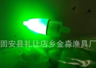 夜钓钓鱼灯使用技巧教学（提升夜钓效果的关键——灯光利用）