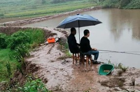 雨天钓鱼技巧与位置（挑选合适的地点与灵活运用钓鱼技巧）