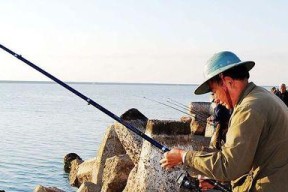 冷天死水钓鱼技巧教程（寒冷冬日）