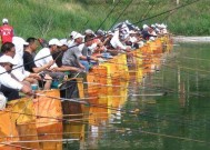 流水钓鱼技巧大全（掌握流水钓鱼技巧，享受丰富渔获乐趣）