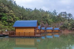 木栈道钓鱼技巧与方法（探索林间秘境）