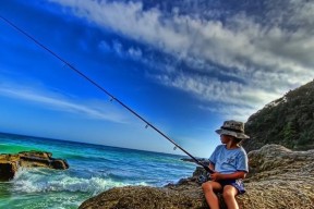 海上钓鱼技巧大揭秘（掌握海上钓鱼的关键技巧）