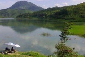 河道排水涵洞钓鱼技巧（发掘河道排水涵洞的钓鱼秘密）