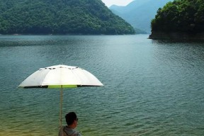 雨后水混浊钓鱼技巧（掌握好水流与诱饵）