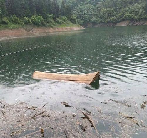 暴雨后深山钓鱼的技巧（细雨蒙蒙钓无尽乐趣）  第1张