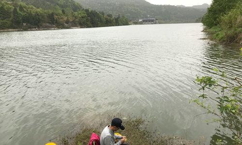 春夏钓鱼技巧（掌握好季节特点，增加钓鱼成功率）  第2张