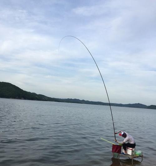 大风天气下钓鱼的技巧（钓鱼技巧、装备选择和安全注意事项）  第3张