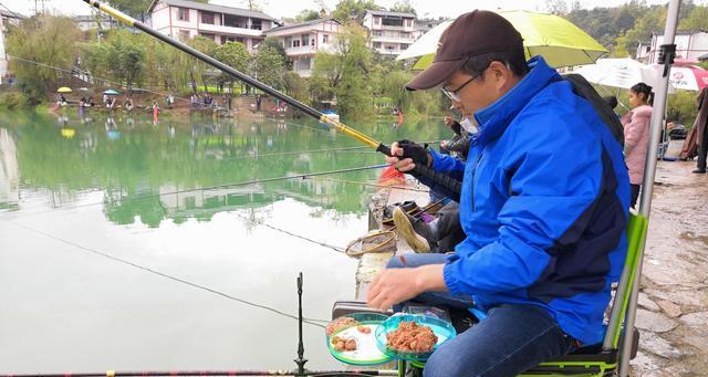 钓鱼王黑坑调漂技巧大揭秘（掌握这一关键技巧，成为钓鱼高手！）  第1张