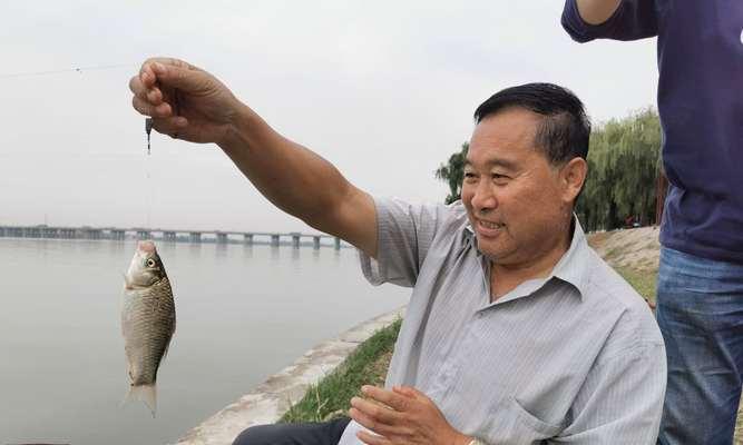 校园钓鱼小技巧（探秘校园钓鱼新玩法，助你成为钓鱼高手）  第3张