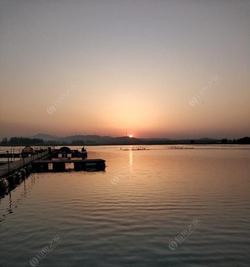 夏夜钓鲤鱼的绝妙技巧（筏竿夜钓鲤鱼的秘诀与经验）  第1张