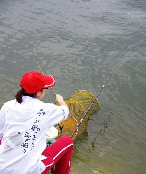 谷麦野外垂钓技巧（掌握精准垂钓技巧）  第3张