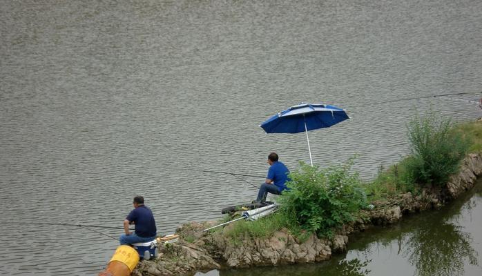 海上冲水钓鱼技巧（掌握关键步骤）  第1张