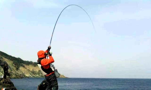 海滩钓鱼技巧（享受钓鱼乐趣的海滩钓鱼技巧）  第1张