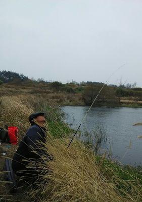 寒冷天气下的野钓技巧（钓友必备的寒冷天气野钓心得与技巧）  第3张