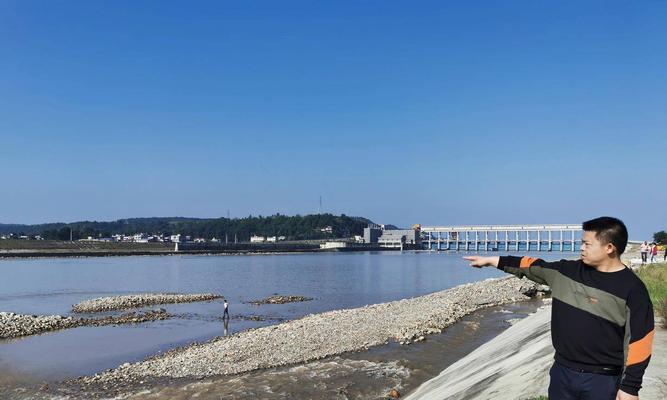 河坝钓鱼技巧大揭秘（掌握精准打窝和饵料选择的关键）  第3张