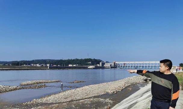 河道拦水坝上游钓鱼技巧（掌握拦水坝上游钓鱼关键）  第1张