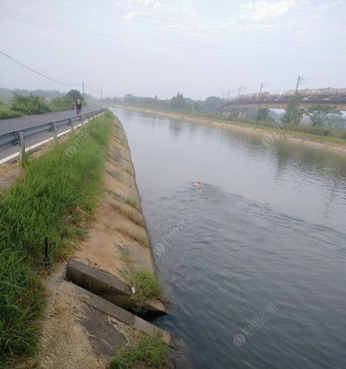 江河急流中的野钓技巧（探秘江河水流湍急的钓鱼乐趣）  第1张