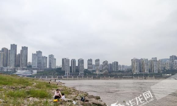 江河涨水垂钓选钓位技巧（寻找合适钓位的关键技巧）  第2张