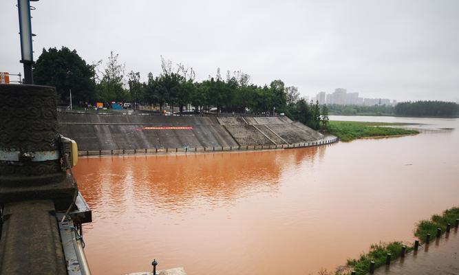 江河涨水垂钓选钓位技巧教学（提升垂钓水平）  第2张