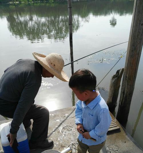 老人钓鱼入门技巧教程（学会这些技巧）  第3张