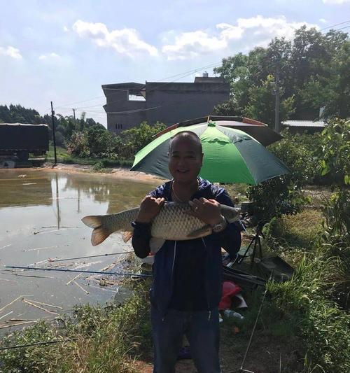 梅雨季节钓鱼技巧大揭秘（梅雨季节钓鱼的必备技巧与注意事项）  第1张