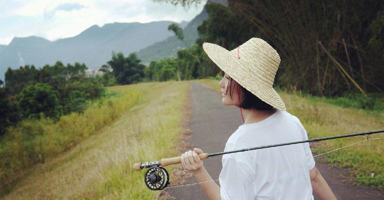 美女钓鱼的绝妙技巧（引鱼法门大揭秘）  第1张