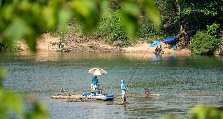 钓鱼技巧（让你在炎炎夏日也能享受钓鱼乐趣）  第1张