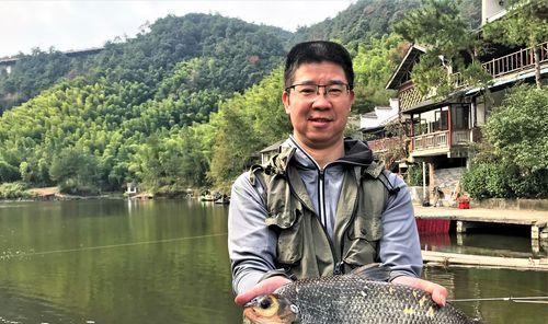 秋季池塘钓鱼技巧（钓鱼爱好者必备的秋季池塘钓鱼技巧大全）  第3张