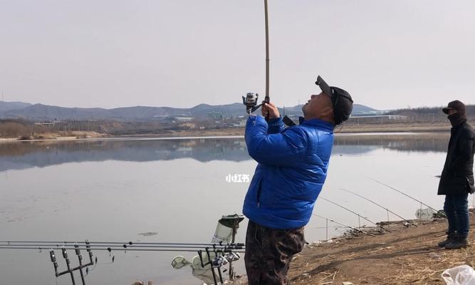 秋季湖钓鱼技巧（掌握湖钓技巧）  第2张