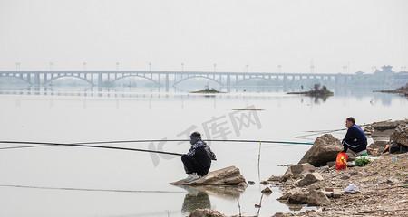 午后河边钓鱼之乐（探索优质钓点）  第1张