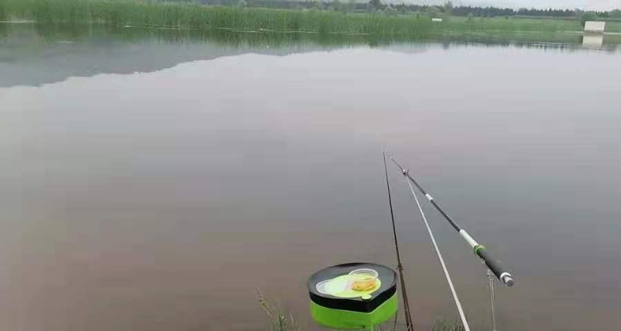 雨天钓鱼技巧（雨中垂钓）  第1张