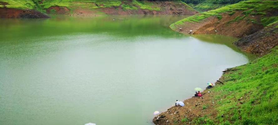 夏季钓鱼技巧——选择钓点或钓位（挑选最佳地点提升夏日钓鱼成功率）  第1张