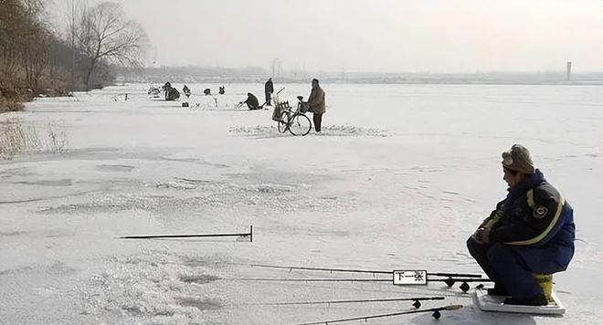 雪天钓鱼（寒冬中的渔乐之道）  第1张