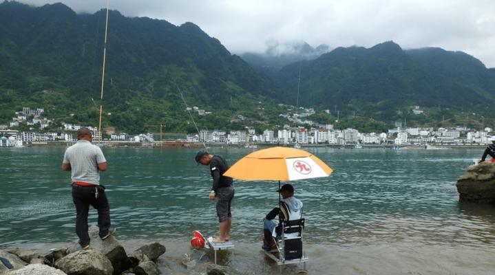 雨水涨水钓鱼技巧（雨季钓鱼经验分享）  第2张