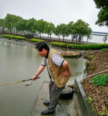 3月份雨天钓鱼技巧与方法（应对雨天的钓鱼技巧）  第1张